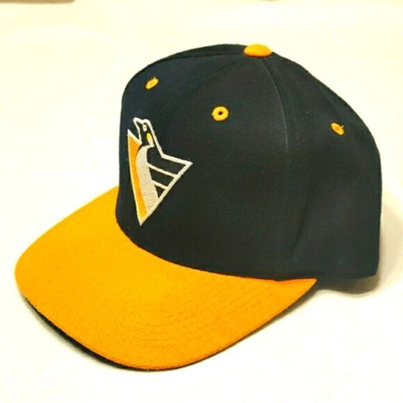 Vintage Pittsburgh Penguins Hat - Picture 2 of 6